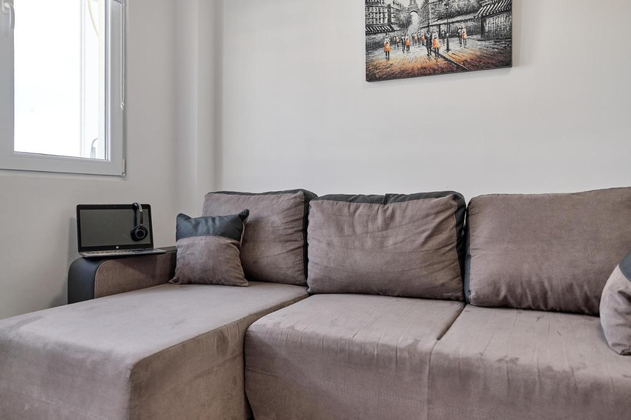 Cozy Apartment With Balcony On The Black Sea- Part Of The Family 'Vicki Apart Varna Exteriör bild