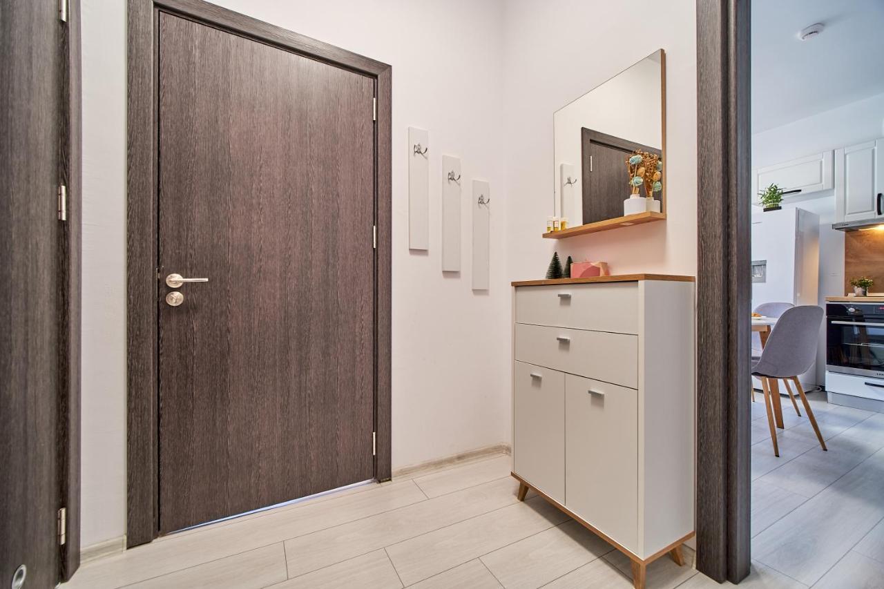 Cozy Apartment With Balcony On The Black Sea- Part Of The Family 'Vicki Apart Varna Exteriör bild